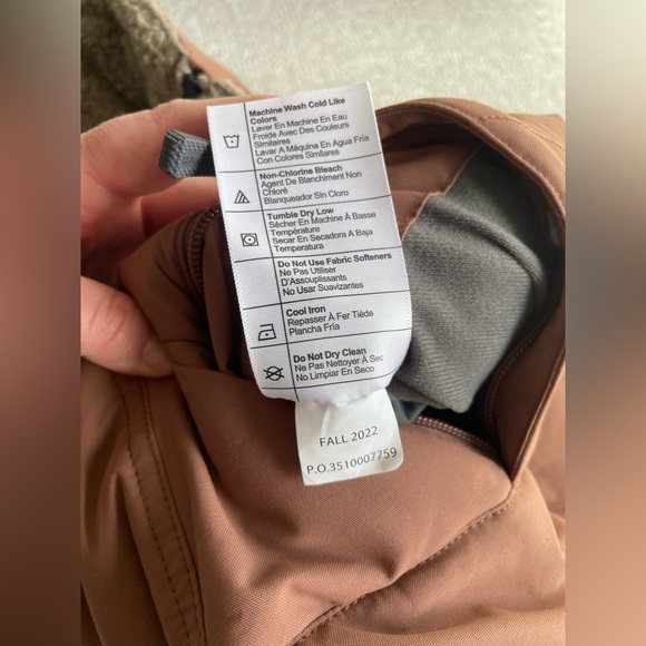 Carhartt Women's Reversible Relaxed Fit Vest, Nutmeg, Size Medium (8/10) - Picture 8 of 8